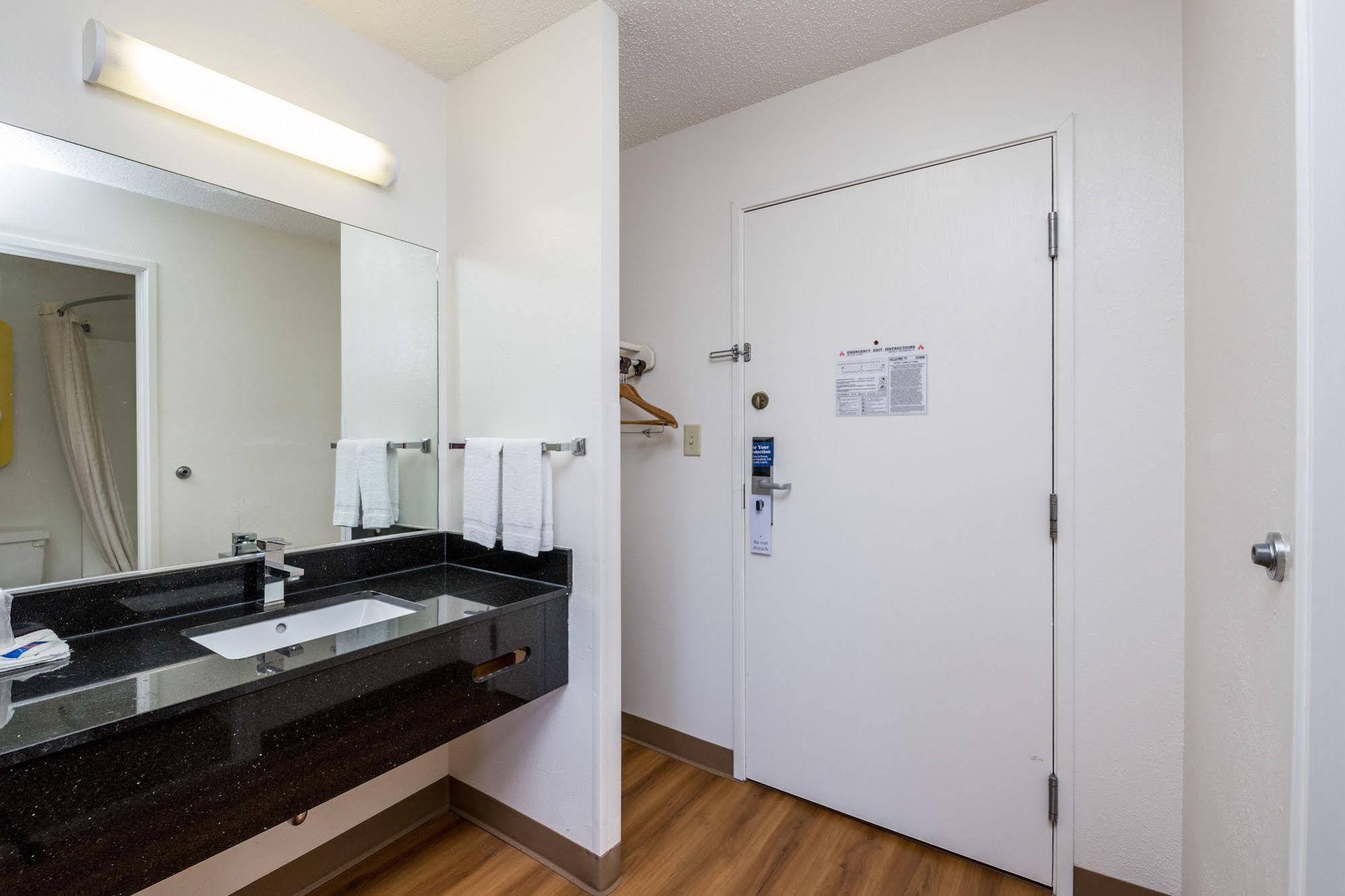 Motel 6-Waterloo, Ia מראה חיצוני תמונה