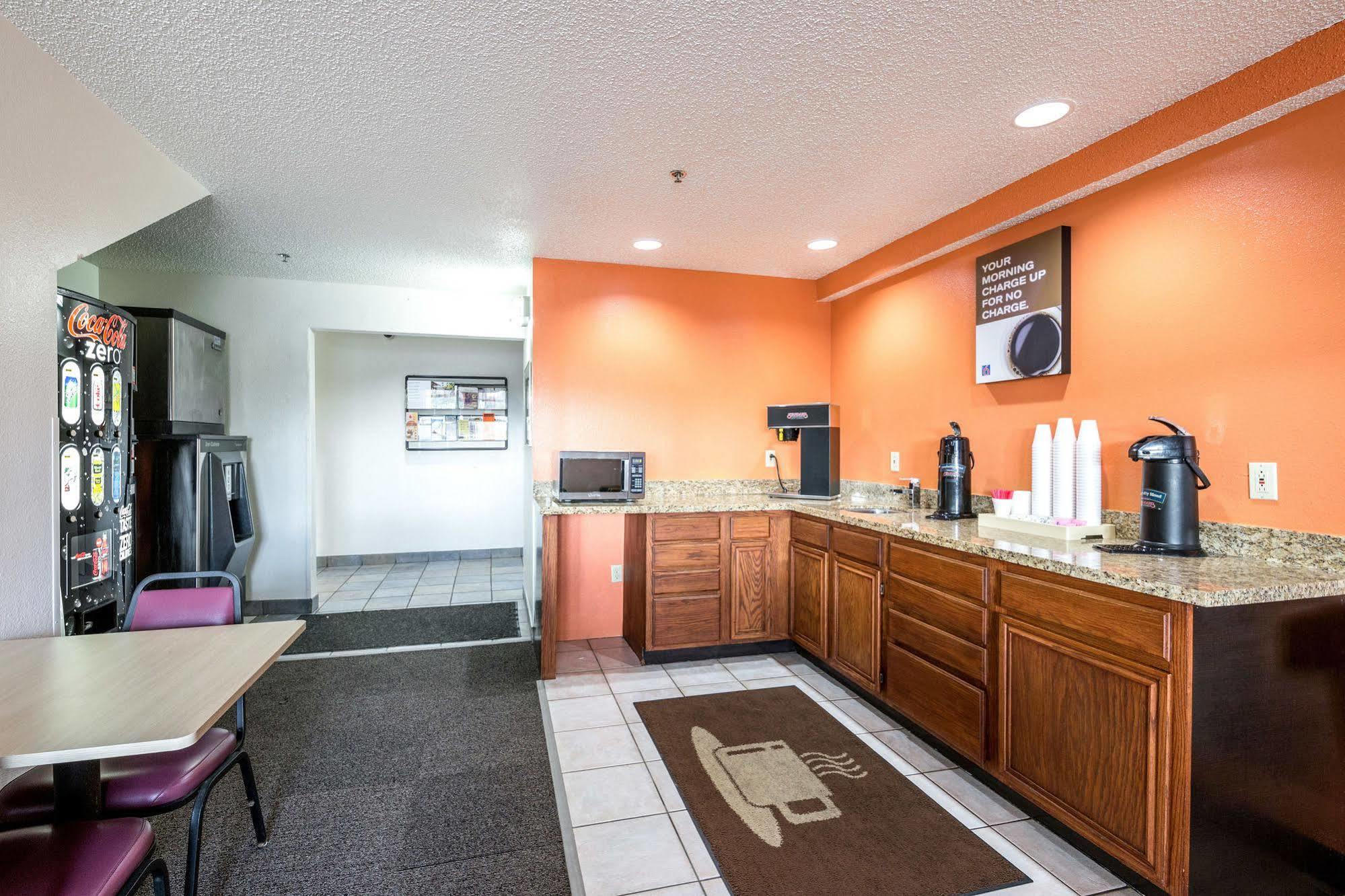 Motel 6-Waterloo, Ia מראה חיצוני תמונה